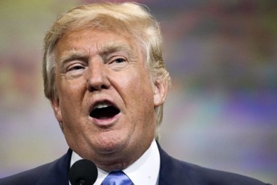 Tỷ phú Donald Trump mất hợp đồng vì 'vạ miệng'
