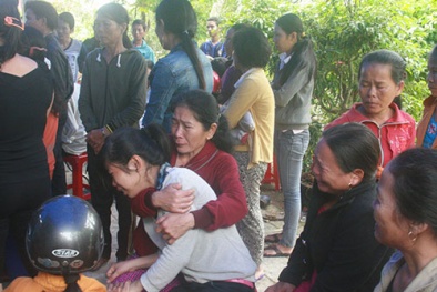 Đắk Lắk: Bố mẹ chết lặng nhìn xác 3 con chết đuối dưới ao