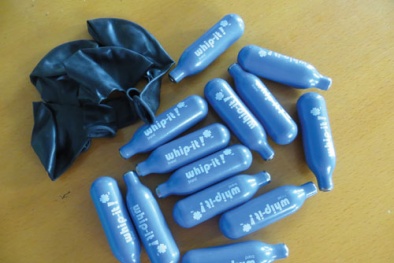 Nam sinh chết oan vì khí gây cười 