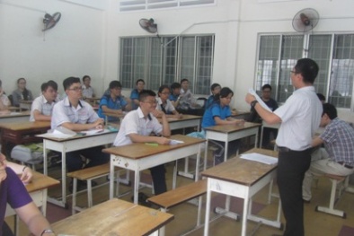 Ngày thi môn Văn, hàng chục thí sinh phía Nam bị đình chỉ vì mang tài liệu