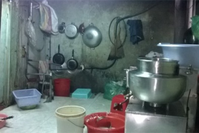 Tp.HCM: Phát hiện lò sản xuất giò chả bẩn cho hàng bánh mì