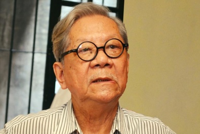 Nghẹn ngào nhìn nhạc sĩ Hoàng Vân lúc tỉnh lúc mê trên giường bệnh