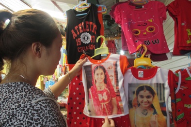 Thời trang Cô dâu 8 tuổi 'đắt như tôm tươi'