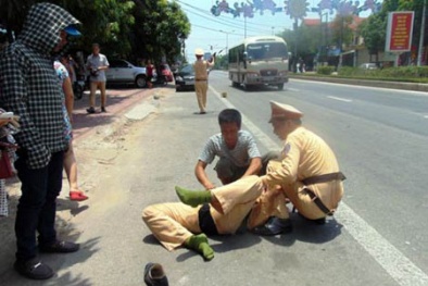 Cảnh sát giao thông Hà Tĩnh bị đâm xe trực diện, rách đũng quần