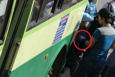 Cận cảnh băng móc túi điêu luyện trên các tuyến xe buýt ở Sài Gòn