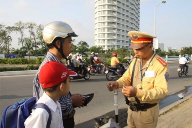 CSGT không được xông ra giữa đường thổi phạt