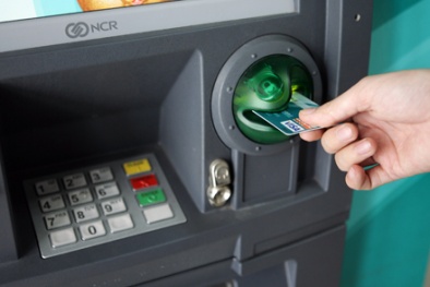 ATM gánh gần 30 loại phí: Lương Việt Nam, phí như Tây