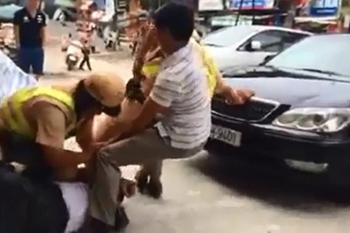 Cảnh sát giao thông bị ma men đạp ngã, giật tung áo giữa thủ đô