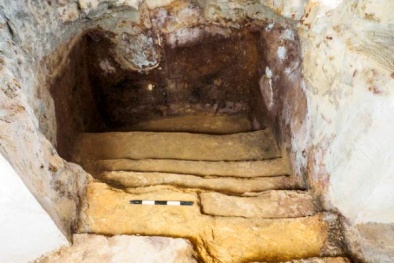 Phát hiện phòng tắm tuổi thọ 2.000 năm dưới sàn nhà 