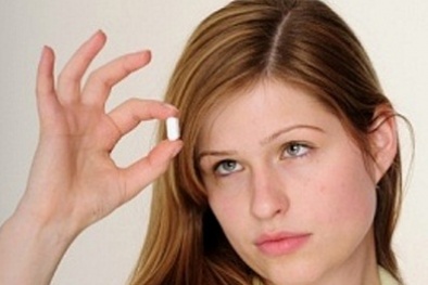 Tại sao không nên bẻ nhỏ thuốc trước khi uống?