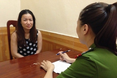 Kiểm tra quán tẩm quất massage, phát hiện 2 nhân viên đang… bán dâm