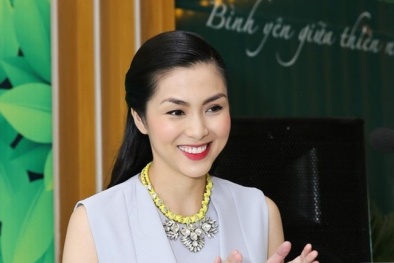 Tăng Thanh Hà xuất hiện nổi bật sang trọng sau ngày sinh con