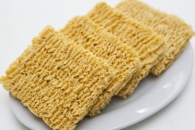 Sai lầm trong cách ăn mì tôm gây tổn hại cho sức khỏe