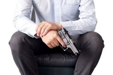 Bị bắn chết chỉ vì đi... giày đỏ 