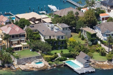 Tránh 'bão' chứng khoán, người giàu Trung Quốc lao vào bất động sản