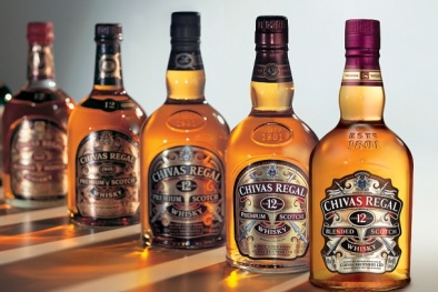 Bắt đối tượng vận chuyển 228 chai rượu Chivas không rõ nguồn gốc