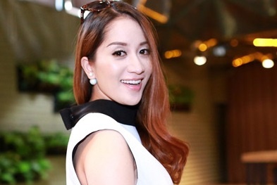 'Nữ hoàng dancesport' Khánh Thi sinh con trai