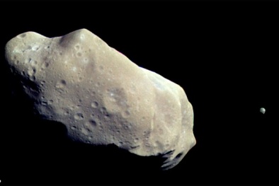 Thiên thạch bạch kim trị giá 5,4 nghìn tỷ đô bay qua Trái Đất