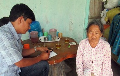 Kỳ lạ cụ bà mù 11 năm bỗng nhiên sáng mắt trở lại