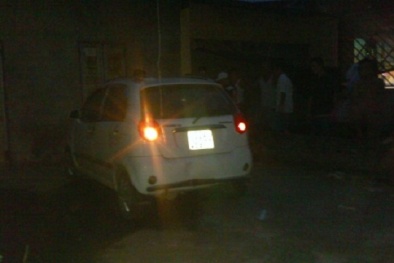 Nam thanh niên chết bất thường trong tư thế ngồi lái xe ô tô