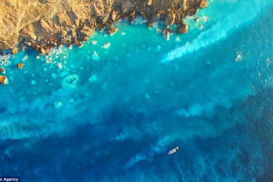 Cận cảnh núi lửa phun trào dưới đáy biển cực hiếm tại Đài Loan