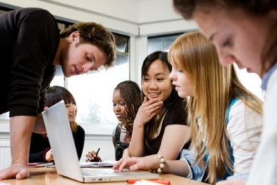 Phụ huynh ngày càng chi mạnh tay cho giáo dục   