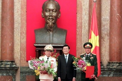 Hai Trung tướng được thăng hàm Thượng tướng
