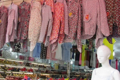 Để không choáng ngợp trên 'ma trận' thị trường áo chống nắng