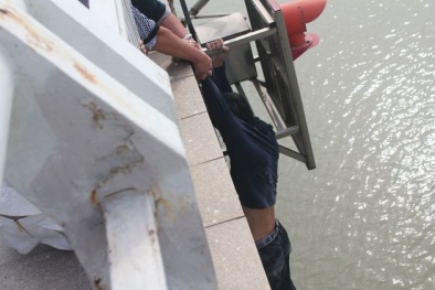 Thấy người sắp chết mà không cứu, có thể phải đi tù