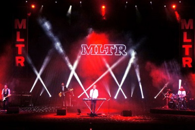 Khán giả Hà Nội chìm trong âm nhạc thập niên 90 với Michael Learns to Rock 