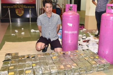 Phó Thủ tướng Nguyễn Xuân Phúc khen thưởng các đơn vị triệt xóa vụ 490 bánh heroin