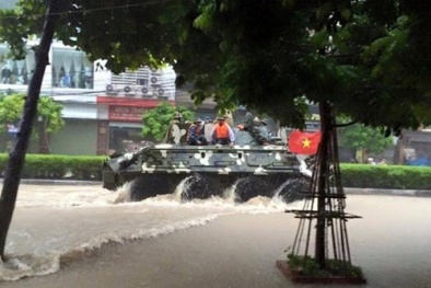 Lữ đoàn Hải quân điều động xe lội nước cứu lụt Quảng Ninh 