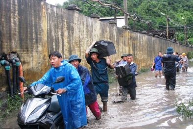 Thủ tướng gửi lời thăm hỏi, chia sẻ đến đồng bào Quảng Ninh