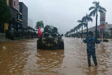 Xe thiết giáp BTR-60PB giúp dân Quảng Ninh vượt lũ có gì đặc biệt?