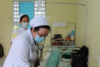 Vĩnh Long: Hàng chục người vào viện vì bánh mì kẹp thịt