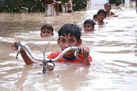 5 loại bệnh dễ ‘tấn công’ con người mùa mưa ngập?