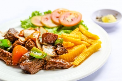 Cách làm bò lúc lắc kèm khoai tây thơm ngon, lạ miệng 