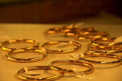 Giá vàng hôm nay 31/7/2015 đi xuống do sức nặng của Fed