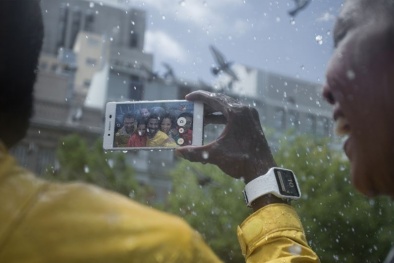 Top smartphone chống nước 'cực đỉnh' thỏa sức tung tăng ngày mưa gió