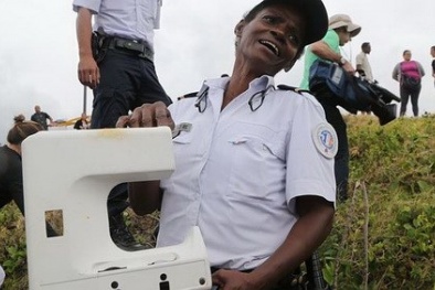 Tìm thấy thêm ‘cửa sổ máy bay’ nghi của MH370