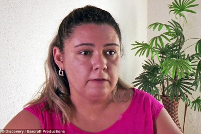 Người phụ nữ mắc chứng bệnh lạ, khóc ra 'nước mắt pha lê'