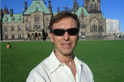 Cha đẻ của 'gậy tự sướng' thành triệu phú