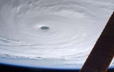 Mỹ cảnh báo siêu bão mạnh nhất 2015 gây 'sóng tử thần'