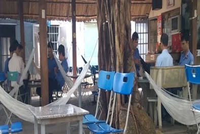 Xử lý nhóm cán bộ trật tự đô thị đánh bài ăn tiền trong giờ làm