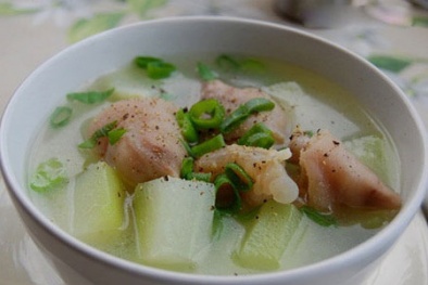 Canh chân giò hầm đu đủ xanh bổ dưỡng, lợi sữa sau sinh