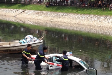 Chủ quán trà đá 'cướp lái' tài xế taxi điều khiển xe lao xuống sông Tô Lịch