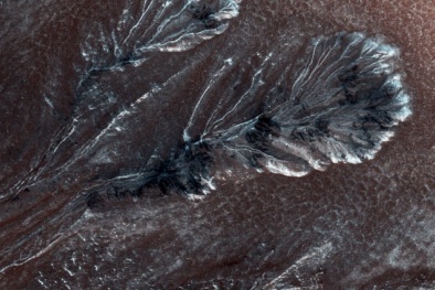 NASA phát hiện thung lũng băng giá trên sao Hỏa