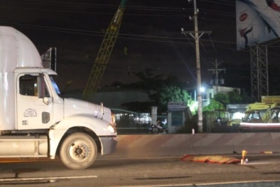 Tai nạn container kinh hoàng: Nạn nhân tự lao đầu vào xe tự tử?