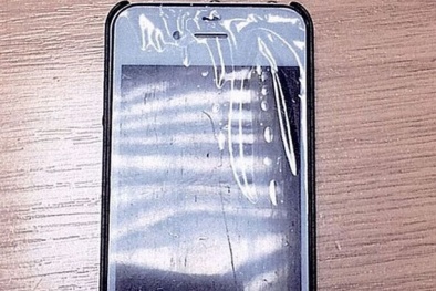 Bị bắt vì mang 'súng gây mê iPhone' trong người