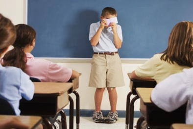 Sượng mặt vì lén xem phim nóng trên lớp mà quên cắm tai nghe